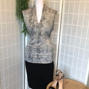 Lex & Madison Attractive Sleeveless V-Neck Knit Top with Ruched Sides, Size L